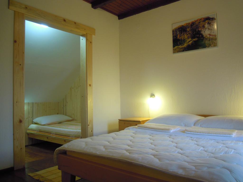 Wooden House Nela Near Plitvice Lakes Smoljanac Room photo